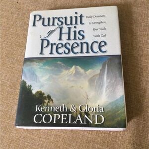 Pursuit of His Presence by - White Cover